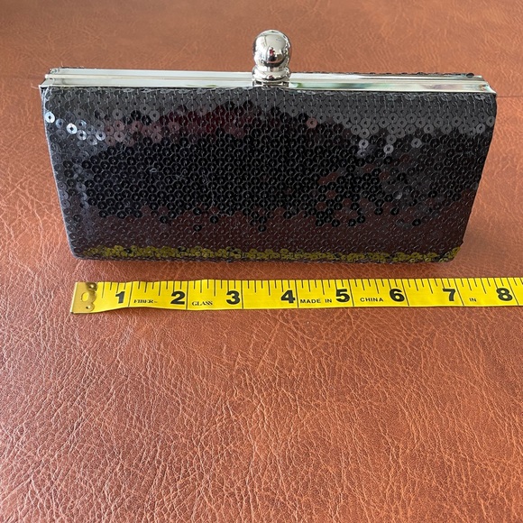 Special occasion black evening clutch with silver chain - Picture 4 of 7